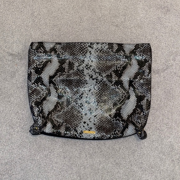 BCBGeneration - Picture 1 of 4